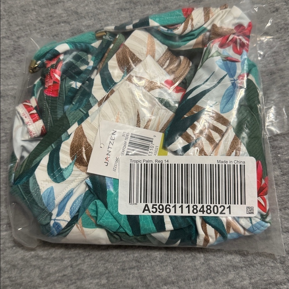 Jantzen Cover-Up Swim Over-Short Tropic Palm Design - Picture 4 of 4